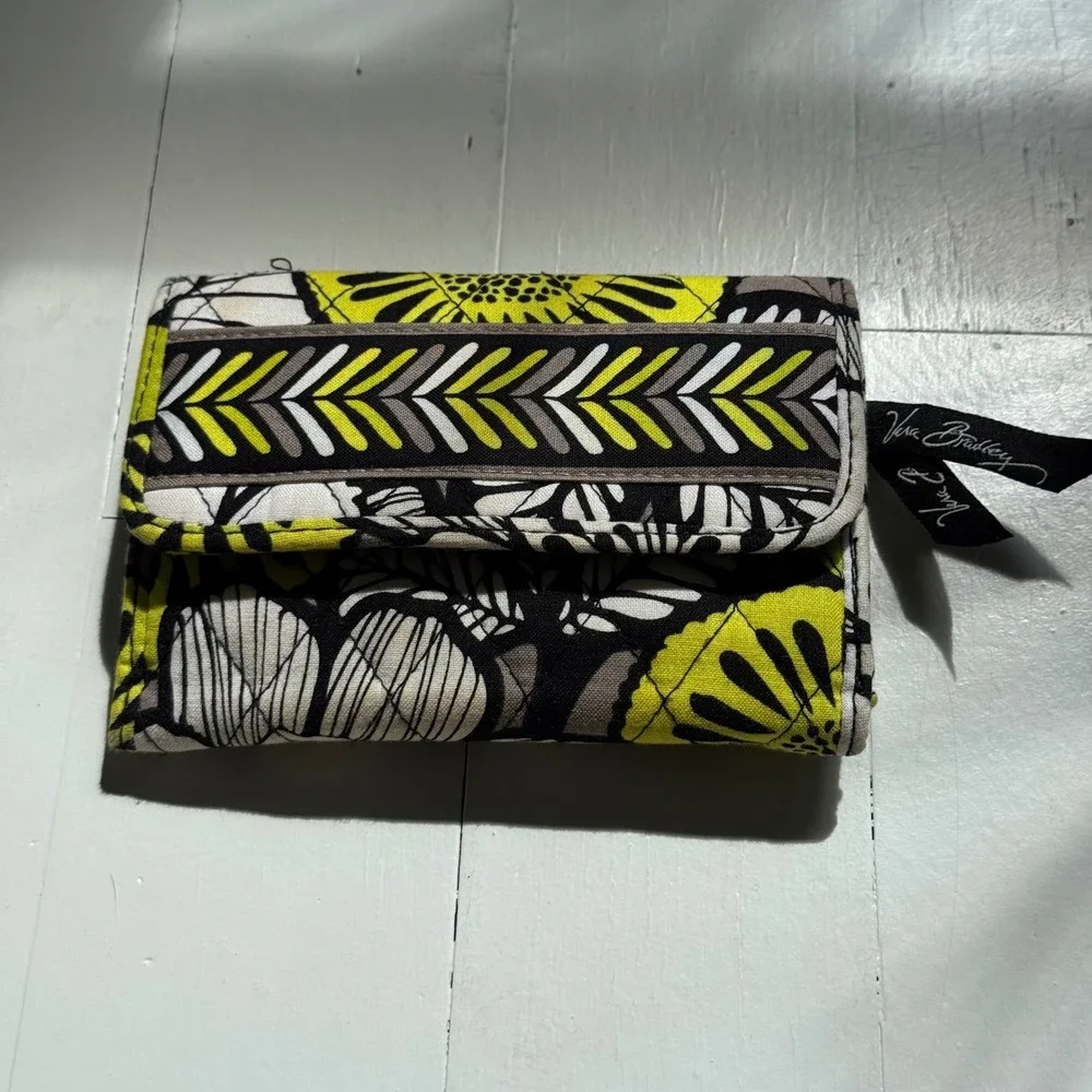 Vera Bradley Sun Valley Trifold Wallet Quilted Cotton‎ Floral Yellow Black White - Picture 6 of 6